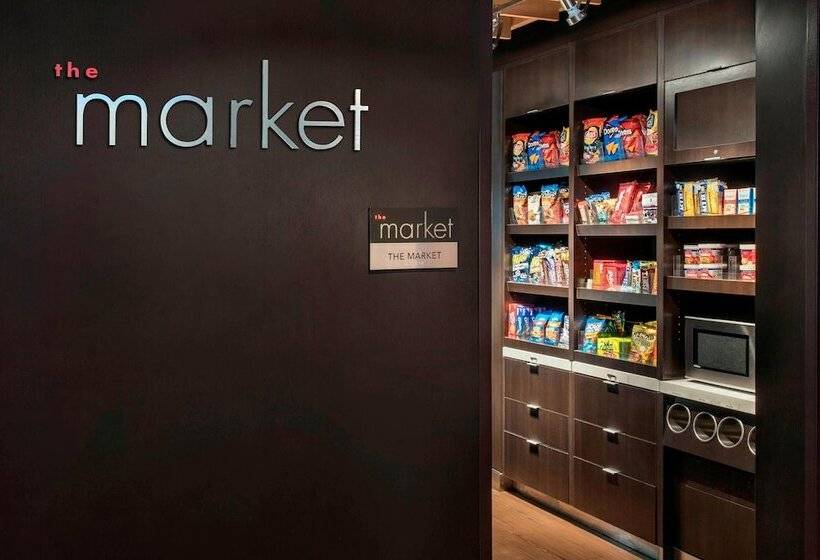 Отель Courtyard Newark Liberty International Airport