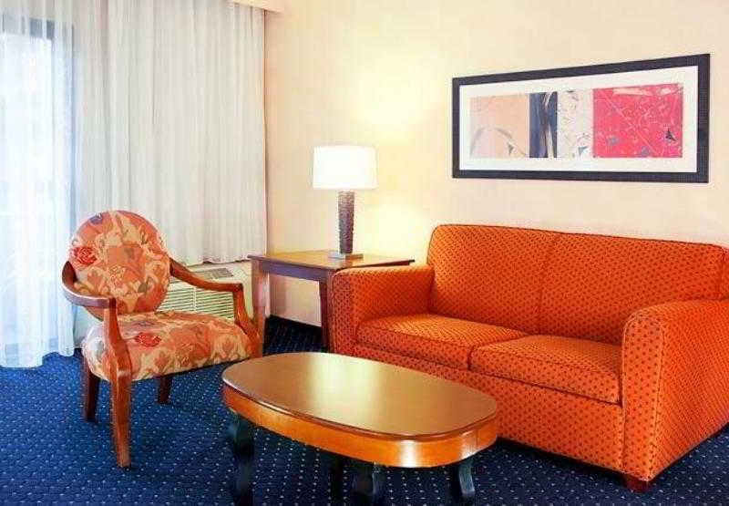 فندق Courtyard By Marriott Norwalk