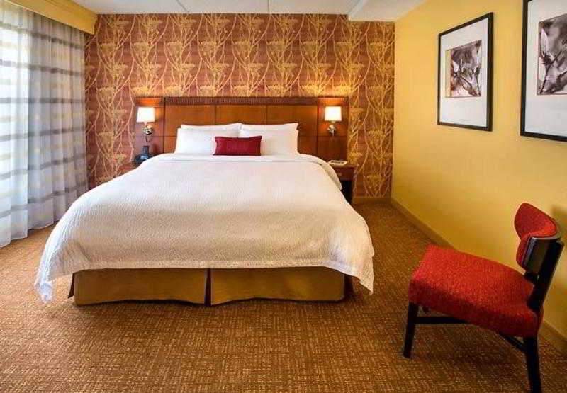 فندق Courtyard By Marriott Norwalk