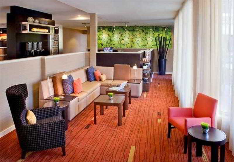 Отель Courtyard By Marriott Norwalk