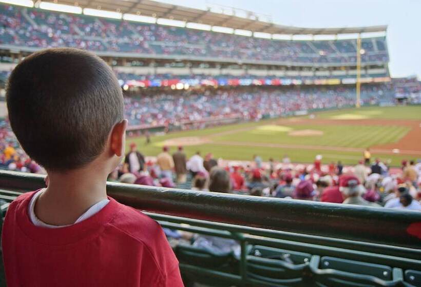 هتل Courtyard By Marriott Phoenix Airport