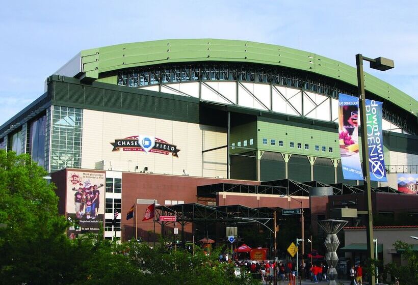 هتل Courtyard By Marriott Phoenix Airport