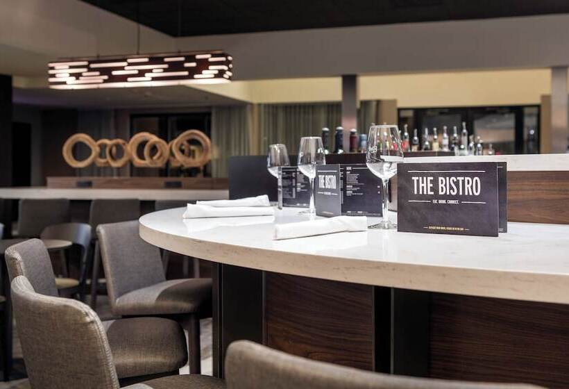 هتل Courtyard By Marriott Phoenix Airport