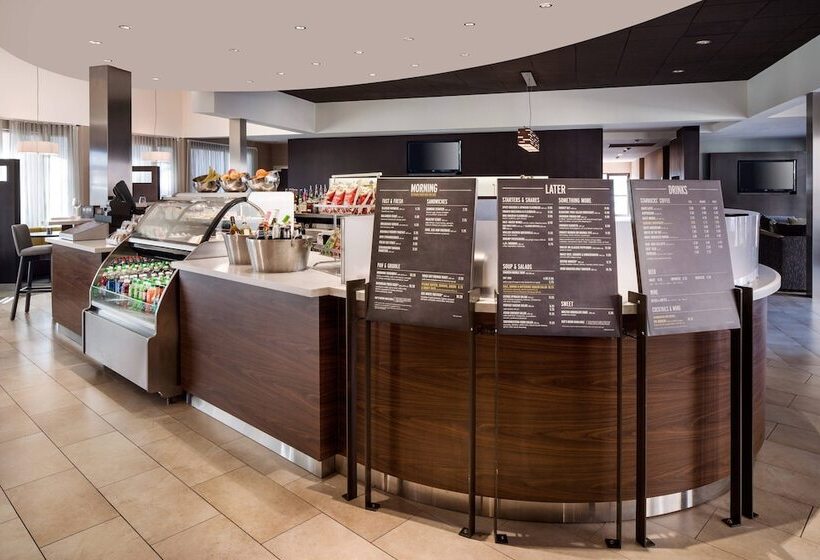 هتل Courtyard By Marriott Phoenix Airport