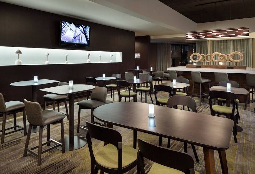 هتل Courtyard By Marriott Phoenix Airport