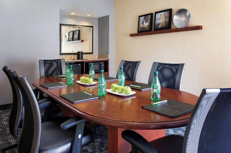 هتل Courtyard By Marriott Phoenix North