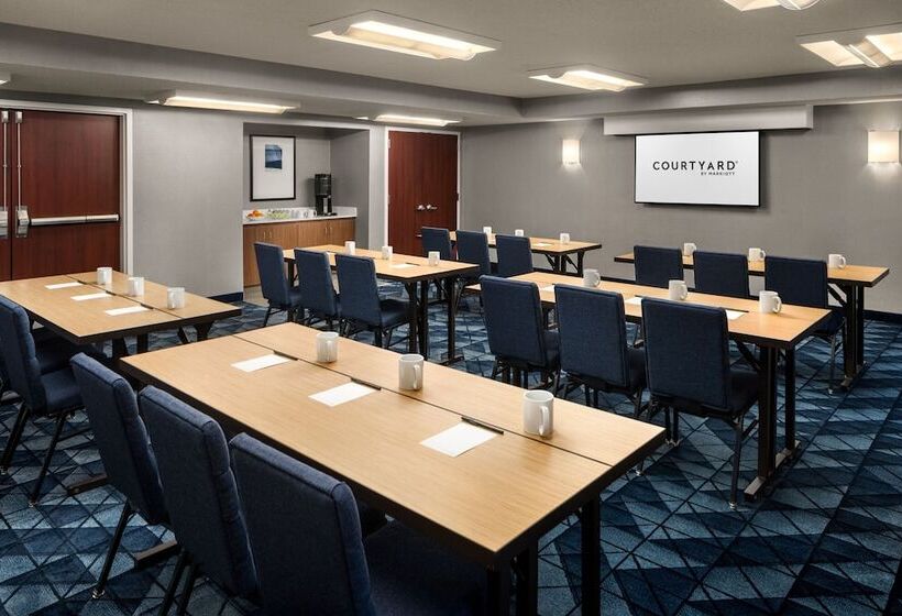 فندق Courtyard By Marriott Portland Beaverton