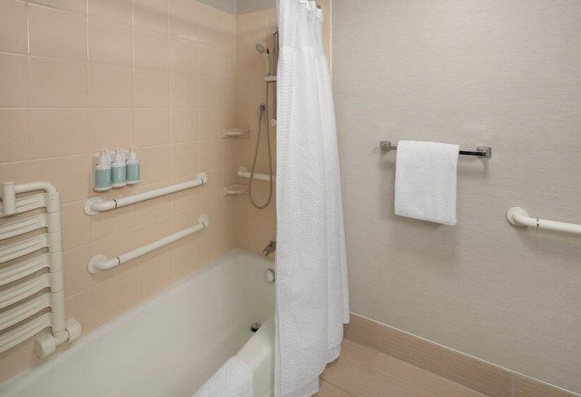 فندق Courtyard By Marriott Portland Beaverton