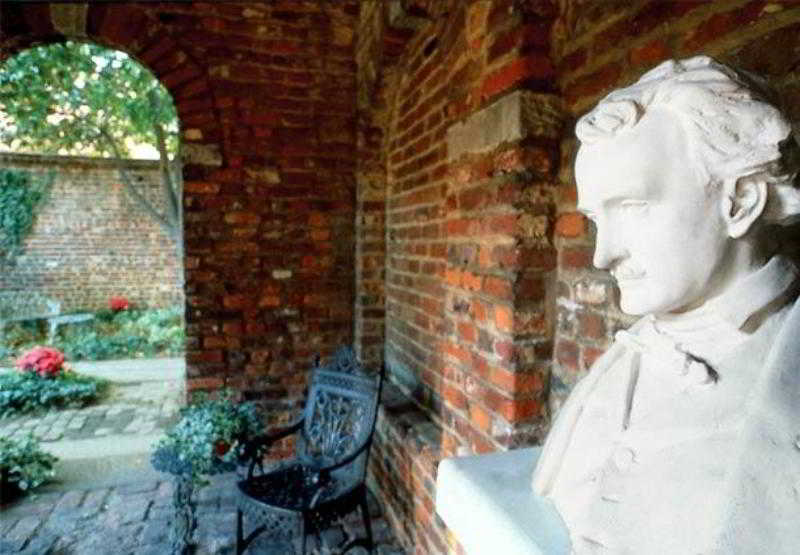 Отель Courtyard By Marriott Richmond West