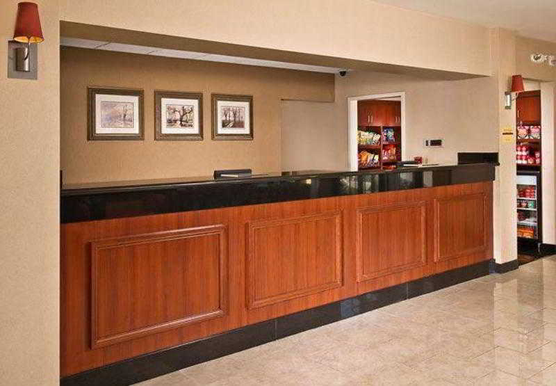 Отель Courtyard By Marriott Richmond West