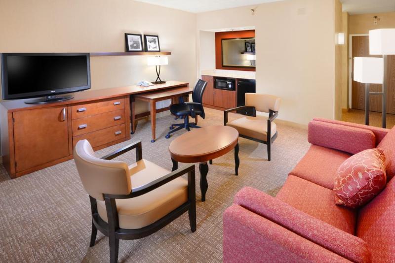 فندق Courtyard By Marriott San Antonio Airport