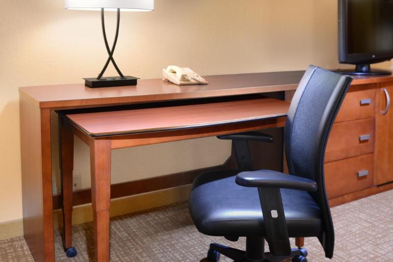 فندق Courtyard By Marriott San Antonio Airport