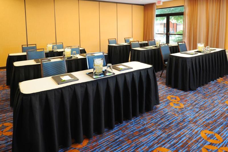 فندق Courtyard By Marriott San Antonio Airport