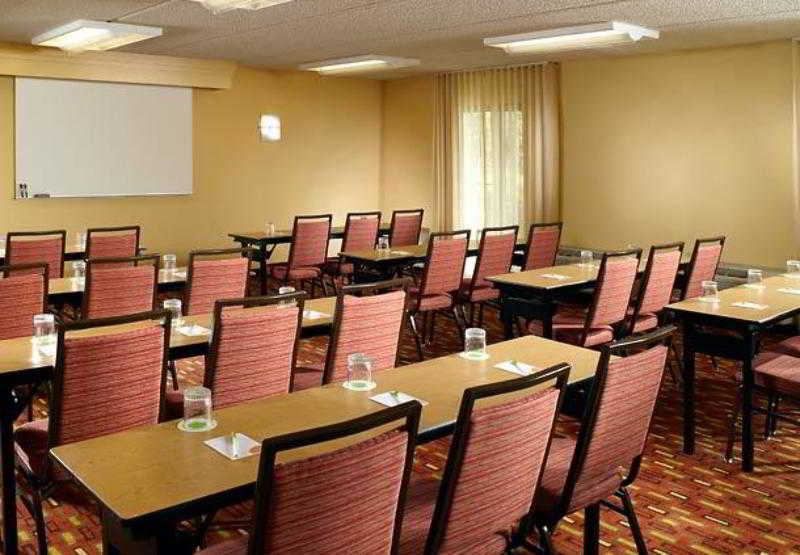 בית מלון כפרי Courtyard By Marriott Savannah Midtown