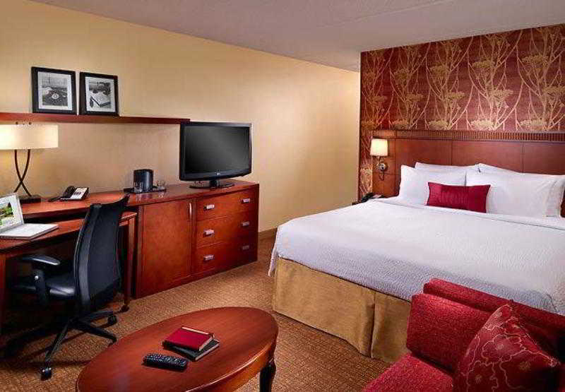 בית מלון כפרי Courtyard By Marriott Savannah Midtown