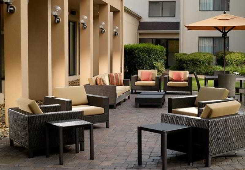 בית מלון כפרי Courtyard By Marriott Savannah Midtown
