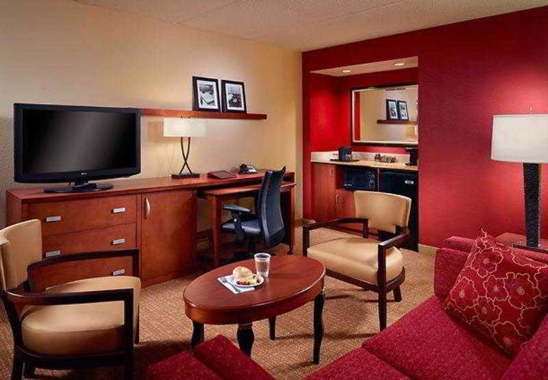 בית מלון כפרי Courtyard By Marriott Savannah Midtown