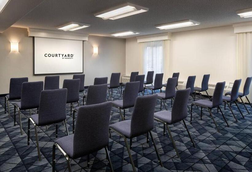 Отель Courtyard Seattle Southcenter