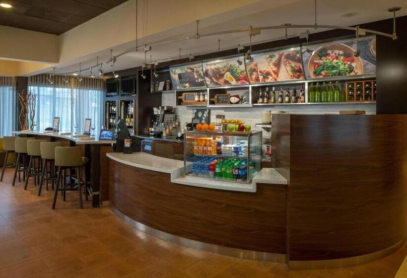 فندق Courtyard St. Louis Creve Coeur