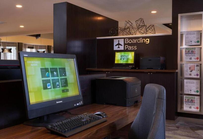 호텔 Courtyard St. Louis Creve Coeur