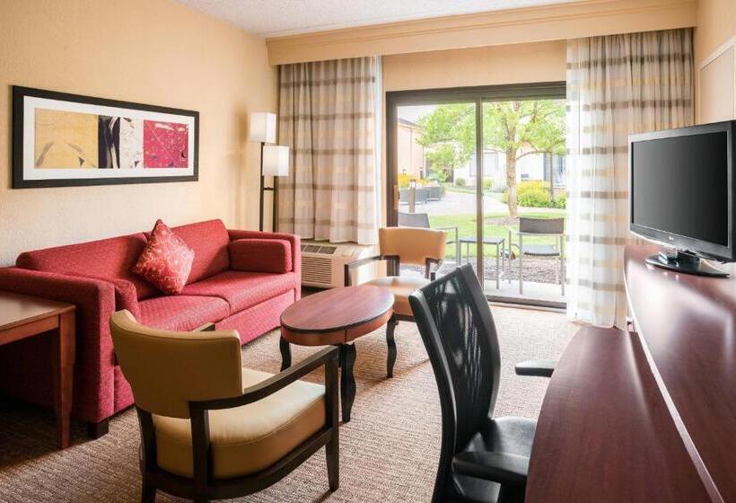 فندق Courtyard St. Louis Creve Coeur