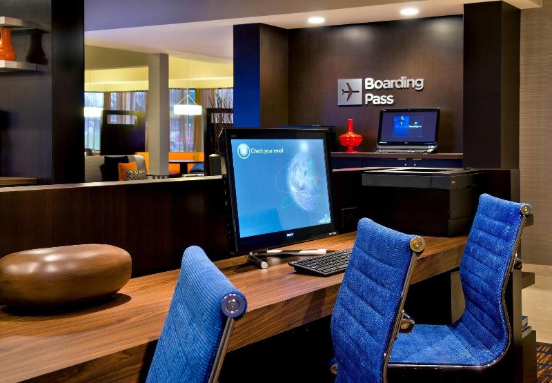 Отель Courtyard Syracuse Carrier Circle