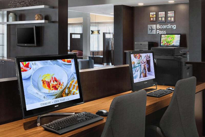 Отель Courtyard Syracuse Carrier Circle