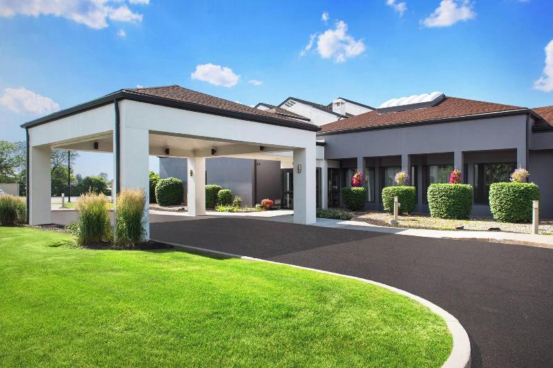 Отель Courtyard Syracuse Carrier Circle