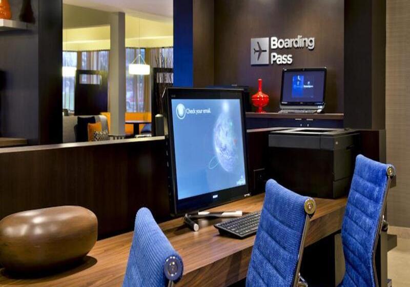 Отель Courtyard Syracuse Carrier Circle