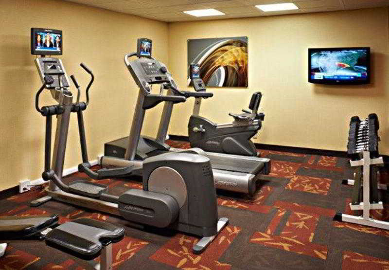 Отель Courtyard Toledo Airport Holland