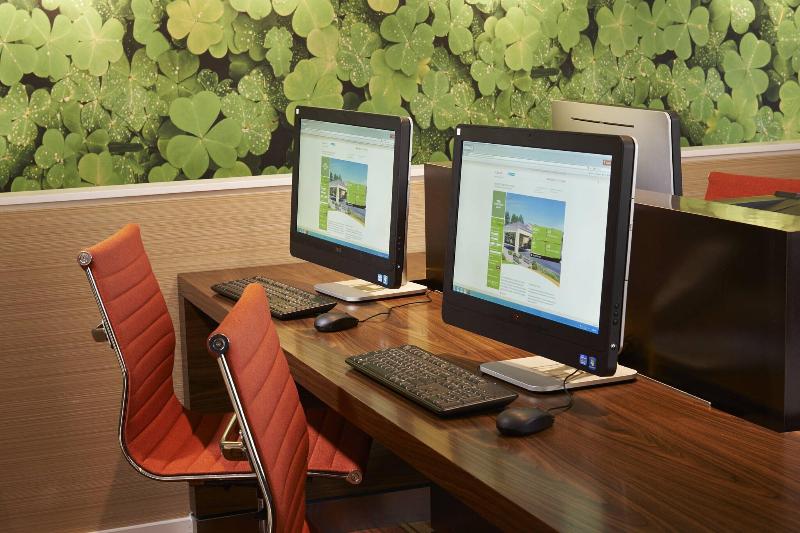 Отель Courtyard Toledo Airport Holland