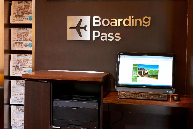 Отель Courtyard Toledo Airport Holland