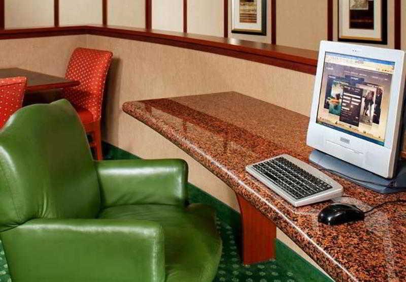 Отель Courtyard Toledo Airport Holland