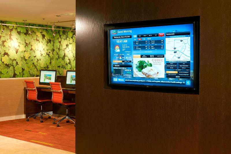 Отель Courtyard Toledo Airport Holland