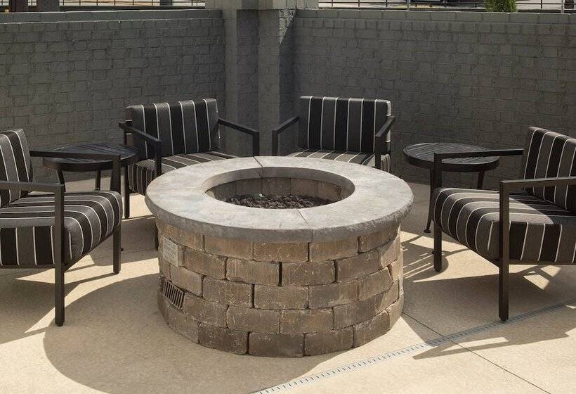 호텔 Courtyard Winstonsalem University