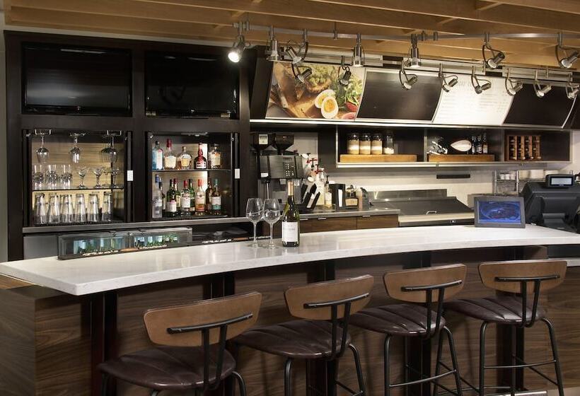 호텔 Courtyard Winstonsalem University