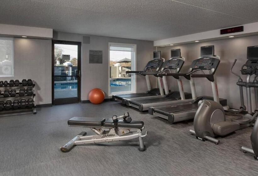 호텔 Courtyard Winstonsalem University