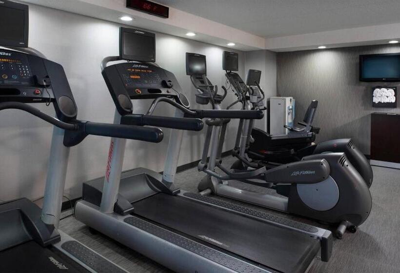 호텔 Courtyard Winstonsalem University