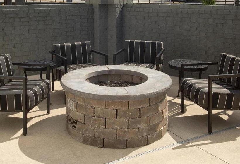 호텔 Courtyard Winstonsalem University