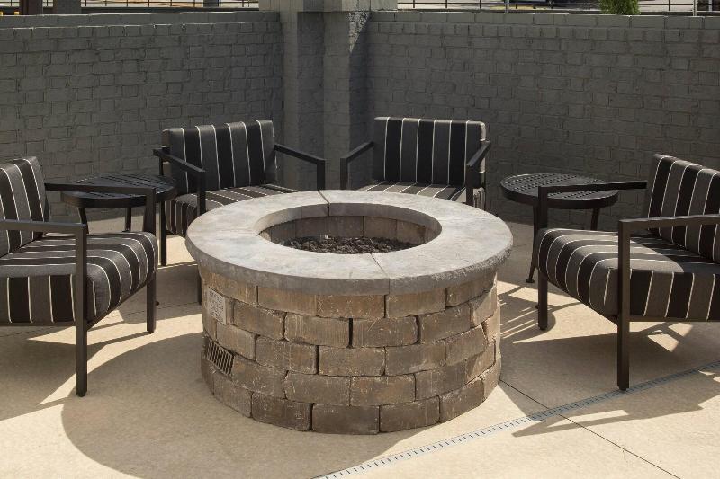 호텔 Courtyard Winstonsalem University