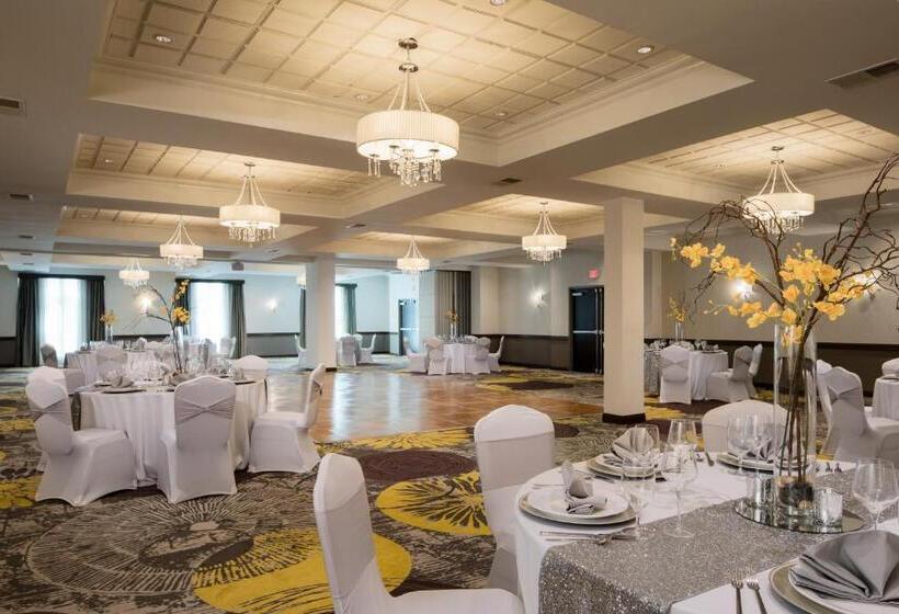 هتل Crowne Plaza Chicago Sw   Burr Ridge, An Ihg