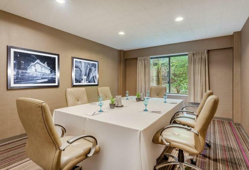 هتل Crowne Plaza Danbury, An Ihg