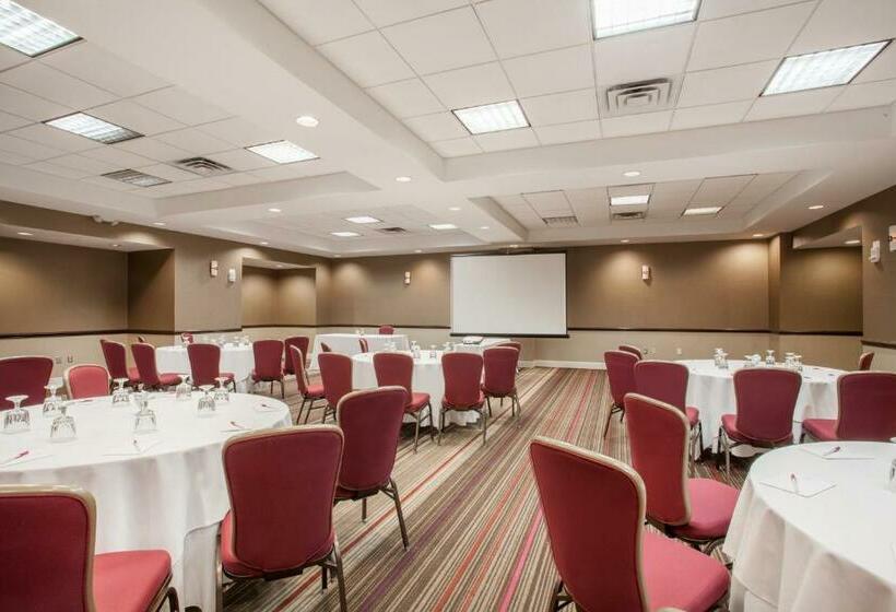 هتل Crowne Plaza Danbury, An Ihg