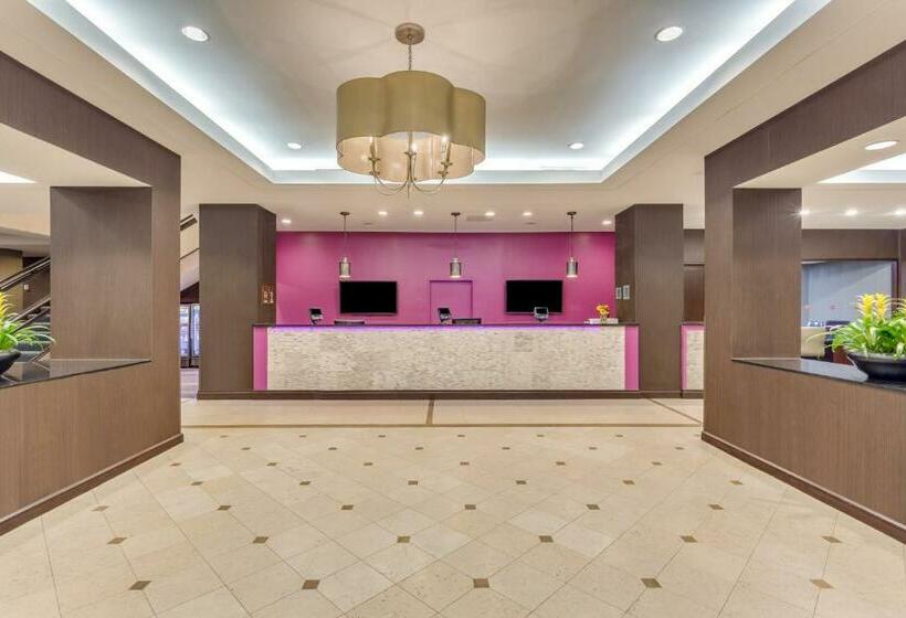 هتل Crowne Plaza Danbury, An Ihg