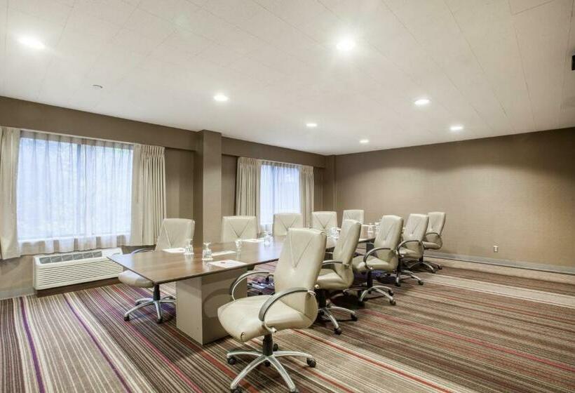 هتل Crowne Plaza Danbury, An Ihg