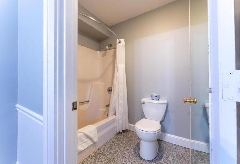 فندق Dan'l Webster Inn And Spa