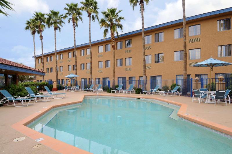 هتل Days Inn & Suites By Wyndham Mesa Near Phoenix