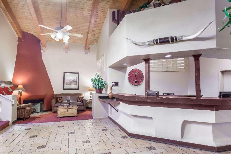 هتل Days Inn & Suites By Wyndham Mesa Near Phoenix