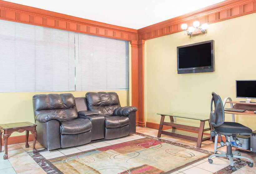 Отель Days Inn By Wyndham Albany