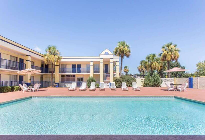 Отель Days Inn By Wyndham Albany